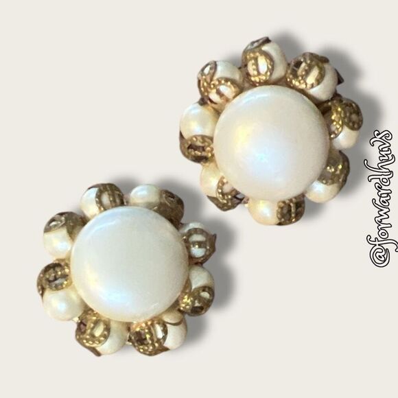 Vintage Unmarked Clip-On Earrings - Picture 3 of 9